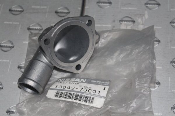 Nissan Sunny Termostat Kapağı 13049-73C01 GA16